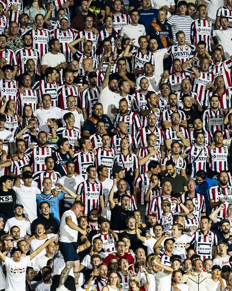 Willem II en FC Den Bosch voor volle tribunes
