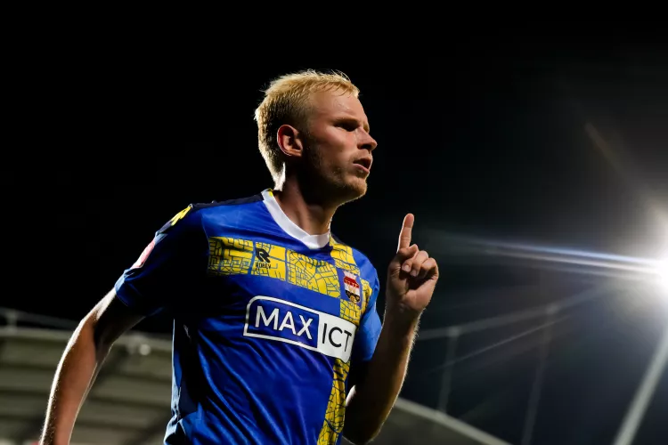 Veerkrachtig Willem II bluft Jong Ajax na rust af
