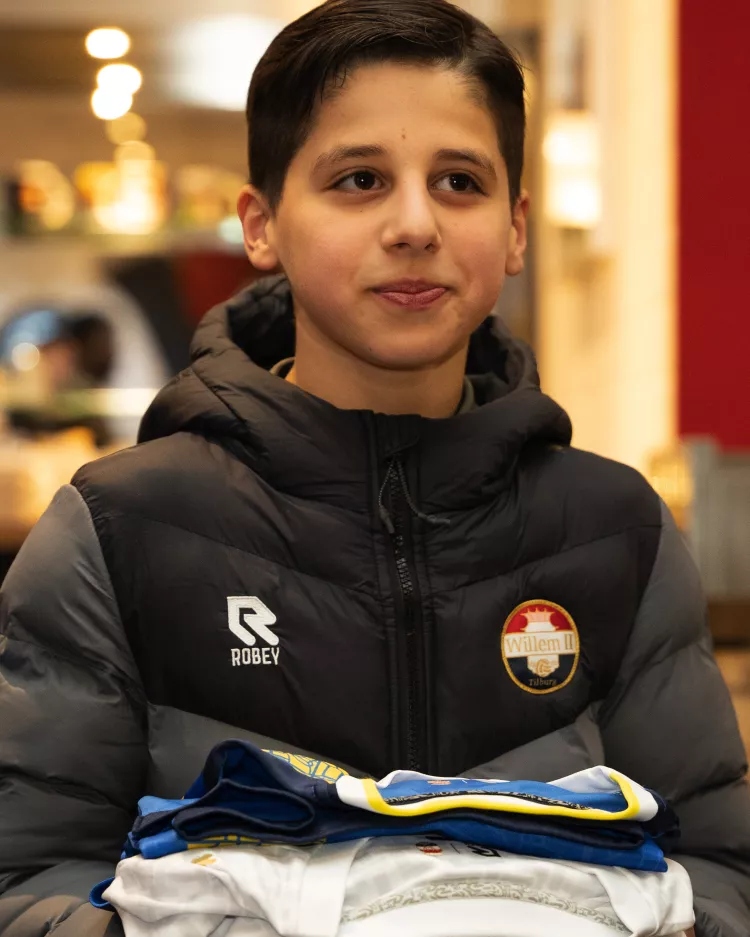 Jeugdspeler Sinan Keles in actie voor Turkije