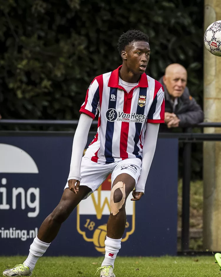 O21 verliest op bezoek bij koploper