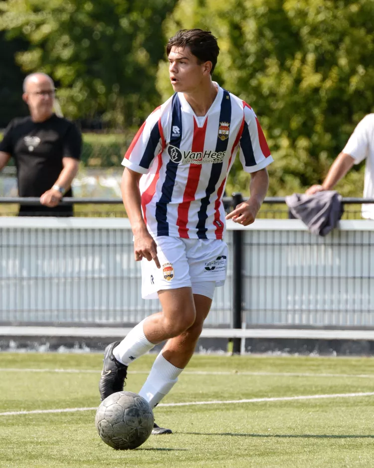 Talenten jeugdopleiding verkopen loten voor grote clubactie