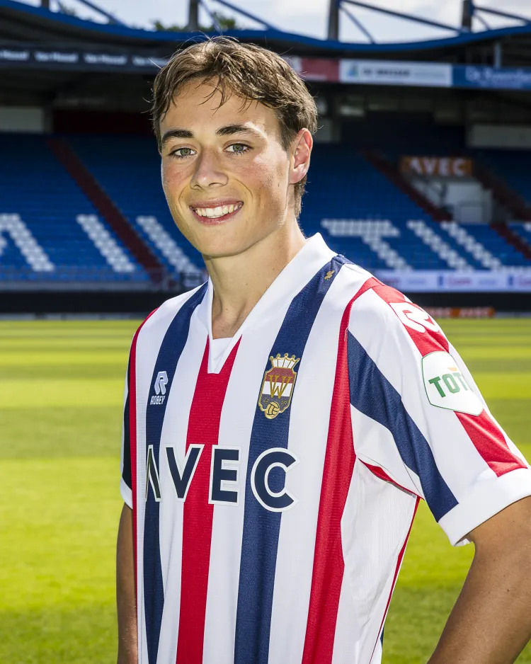 Uriël van Aalst tekent eerste profcontract 