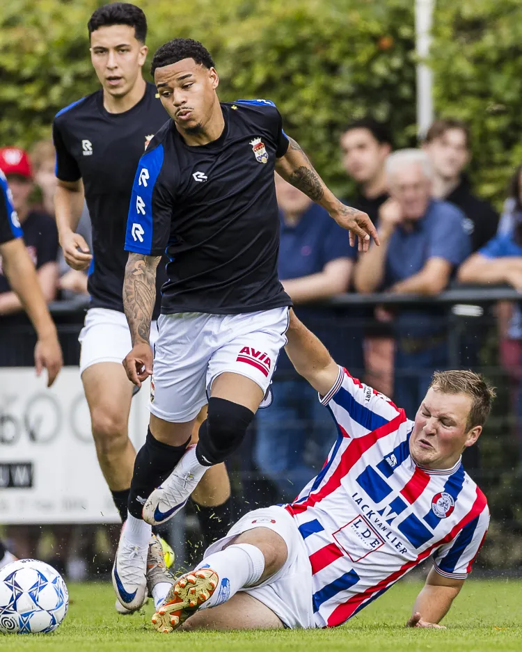 Willem II maakt er tien in oefenduel met Uno Animo