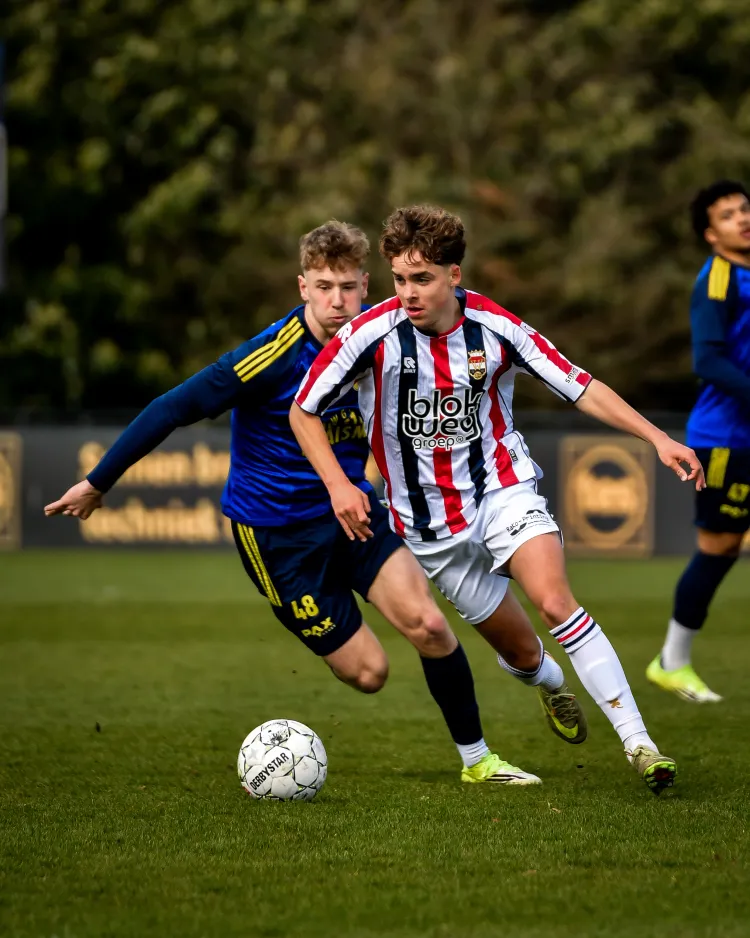 Willem II O21 geeft voorsprong weg tegen SC Cambuur O21
