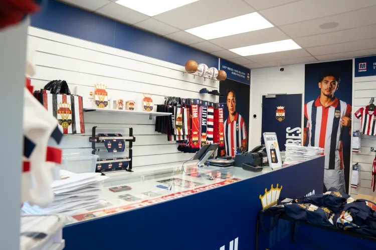 Willem II-artikelen bij twee nieuwe verkooppunten
